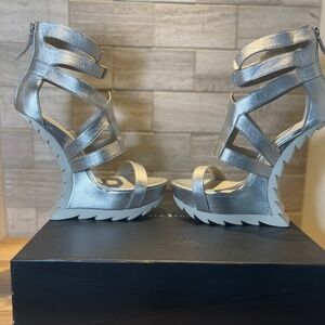 Camilla Skovgaard Heel-Less Wedge Bar Strap Sandal w/ Saw Sole Silver EU 40